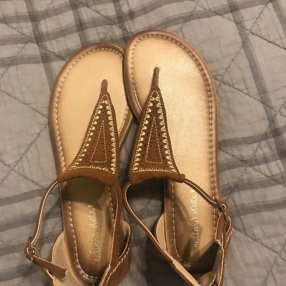 Altar’d State sandals - size 8.5 - Picture 4 of 4